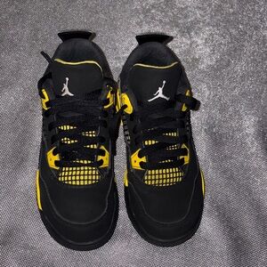 Jordan 4 Retro Thunder size 1.5y